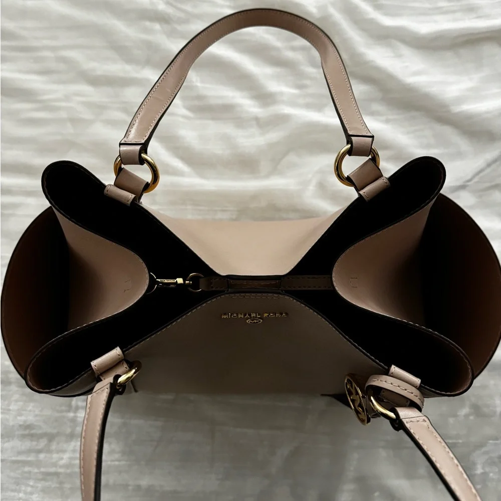 Michael Kors Sullivan Tote Bag - Picture 7 of 9